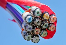 Glasfaserkabel - Foto: Uwe Anspach/dpa