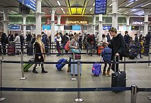 Reisende - Foto: Joshua Bratt/PA/dpa