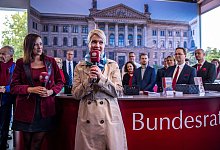 Beginn der zentralen Feier zum Tag der Deutschen Einheit - Jens B&uuml;ttner/dpa