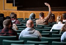 Studenten sitzen im Audimax der Freien Universität Berlin - Britta Pedersen/dpa-Zentralbild/dpa-tmn