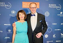 Friedrich und Charlotte Merz - Annette Riedl/dpa