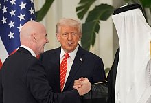 US-Präsident Trump und Gianni Infantino - Alex Brandon/AP/dpa