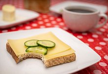 Frühstück mit Käsescheiben - Sebastian Gollnow/dpa