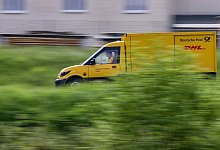 Elektro-Fahrzeug von DHL - Jan Woitas/dpa