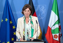 NRW schickt Sch&uuml;ler ab Montag in den Distanzunterricht - Federico Gambarini/dpa