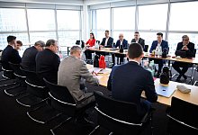 Auftakt Tarifverhandlungen Deutsche Bahn und GDL - Bernd von Jutrczenka/dpa