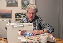 Ragnar Stodenberg n&auml;ht Kissen als Spende - 1 - Annika Langhagel