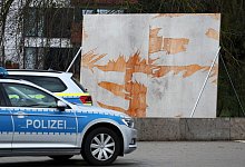 Zerst&ouml;rtes Wahlplakat - Bernd W&uuml;stneck/dpa