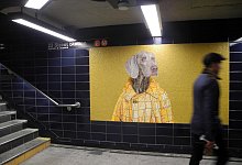 Weimaraner-Hunde im U-Bahnhof - Foto: Johannes Schmitt-Tegge