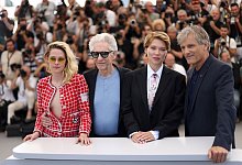 Kristen Stewart (l-r), Regisseur David Cronenberg, Lea Seydoux und Viggo Mortensen stellten ihren Film "Crimes of the Future" in Cannes vor. - Vianney Le Caer/Invision/dpa