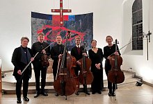 von-frauenhand_bild-ensemble - Nike Alkema