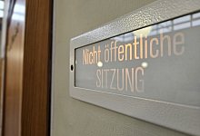 Nicht öffentlich - Janet König