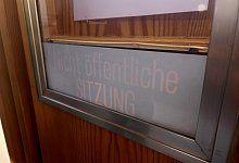 nicht-offentlich - Janet König