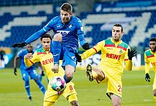 Kampf um den Ball - Foto: Uwe Anspach/dpa