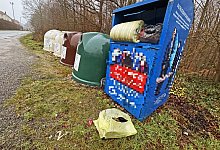 Altkleidercontainer - 1 - 1 - Nicole Ellerbrake