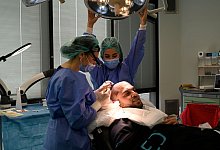 Das Geschäft mit dem Haarausfall - Haartransplantationen - Anne Pollmann/dpa