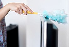 Frauen machen Gro&szlig;teil der Hausarbeit - Hauke-Christian Dittrich/dpa