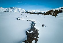 Winterwanderer in Nauders - Florian Albert/TVB Tiroler Oberland Nauders/dpa-tmn