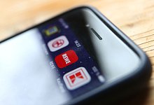 Icons der Apps verschiedener Handelsketten auf Smartphone - Karl-Josef Hildenbrand/dpa/dpa-tmn