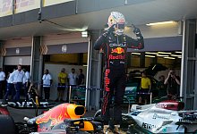 Der Niederl&auml;nder Max Verstappen vom Team Red Bull Racing jubelt nach seinem Sieg in Baku. - Sergei Grits/AP/dpa