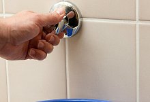 Den richtigen Hahn schlie&szlig;en - Foto: Kai Remmers/dpa/tmn