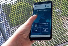 Im Urlaub am besten kurz in der App nachschauen, bevor man sich ein Souvenir kauft und dann sp&auml;ter beim Zoll die teure &Uuml;berraschung kommt. - Laura Ludwig/dpa-tmn