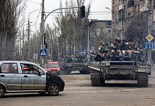 Russische Panzer in Mariupol. - Alexei Alexandrov/AP/dpa