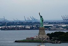 Trump-Sprecherin: Freiheitsstatue bleibt in den USA - Susan Walsh/AP/dpa