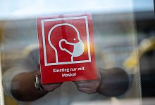 In Fernz&uuml;gen und auch Fernbussen wie etwa Flixbus m&uuml;ssen Fahrg&auml;ste seit diesem Samstag FFP2-Masken tragen. - Sebastian Gollnow/dpa