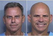 Erik Menendez (l) und sein Bruder Lyle Menendez - Uncredited/California Dept. of Corrections via AP/dpa