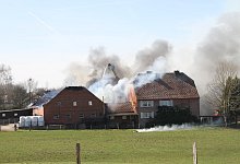 Das Feuer brach offenbar in der Scheune des Anwesens aus. - Madita Schellenberg