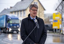 Bundesverkehrsminister informiert &uuml;ber L&uuml;ckenschluss der A1 - Harald Tittel/dpa