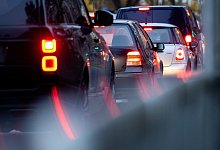 Autos im Berufsverkehr - Marcel Kusch/dpa/dpa-tmn