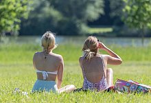 Sonnenbaden - Foto: Friso Gentsch/dpa