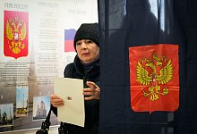 Stimmabgabe - Dmitri Lovetsky/AP