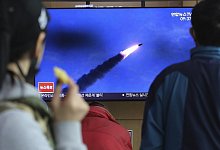 Raketen abgefeuert - Foto: Ahn Young-Joon/AP/dpa