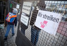 Gewerkschaft ruft zu Lehrerstreiks auf - dpa