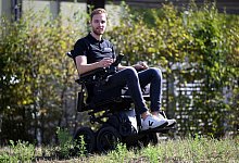 Koen Breugem f&auml;hrt im ibot-Rollstuhl der Firma 2Kerr Mobility. - Federico Gambarini/dpa