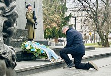 Kniefall in Warschau - S&ouml;der gedenkt Opfern des Ghettos - Marco Hadem/dpa