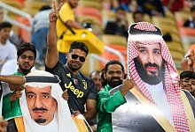 Fu&szlig;ball-Fans in Saudi-Arabien - ---/AP/dpa/Symbolbild
