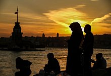 Kopftuch - Emrah Gurel/AP/dpa