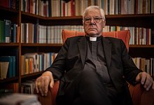 Der deutsche Kardinal M&uuml;ller, Erzbischof und Kardinal der r&ouml;misch-katholischen Kirche, sitzt in seinem Arbeitszimmer w&auml;hrend eines Gespr&auml;ches mit der Deutschen Presse Agentur (dpa). - Oliver Weiken/dpa