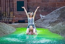 Arnold (oben) und Salthe (unten) bei der Fotoprobe der Festspiele - Uwe Anspach/dpa