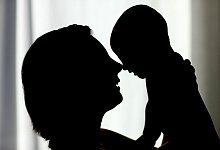 Mutter mit Baby - picture-alliance/ ZB | Patrick Pleul