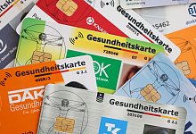 Gesundheitskarten - ---/GKV-Spitzenverband/dpa