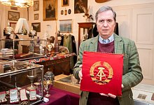 Auktion von Honecker-Devotionalien - Foto: Tom Weller/dpa