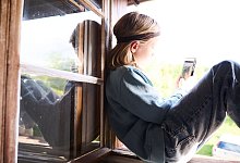 Kind am Smartphone - Annette Riedl/dpa/dpa-tmn