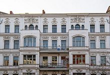 Ein imposanter Altbau - Bernd Diekjobst/dpa-tmn