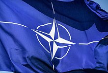 Nato-Flagge - Robert Michael/dpa