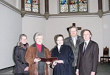 &Uuml;bergabe: Christa Willwacher-Bahr, Markus K&ouml;hler, Marianne Thomann-Stahl, Burkhard Steglich, Arno Schilberg (von links) - Foto: Rychlik